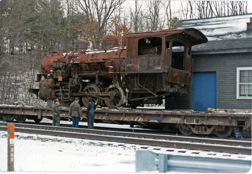 1987_Locomotive_444_on_Flatcar.jpg